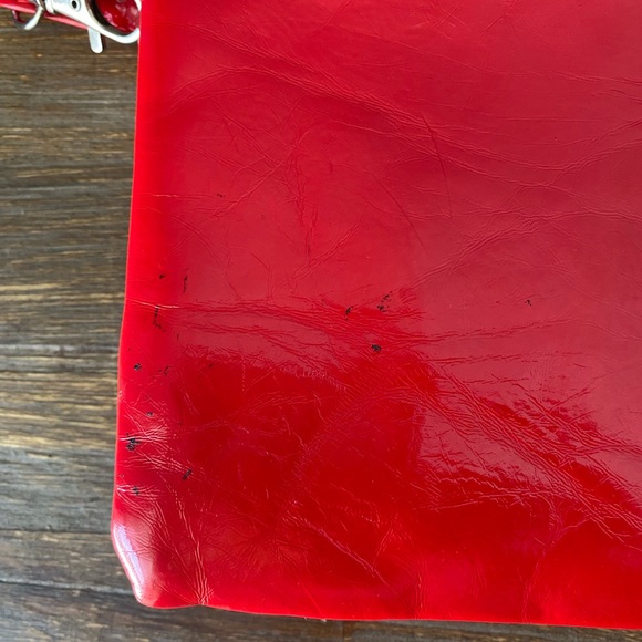 Mellow World Red Rose Purse - Picture 5 of 5